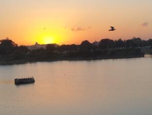 Hotel Shiv Lake ภุช ภายนอก รูปภาพ
